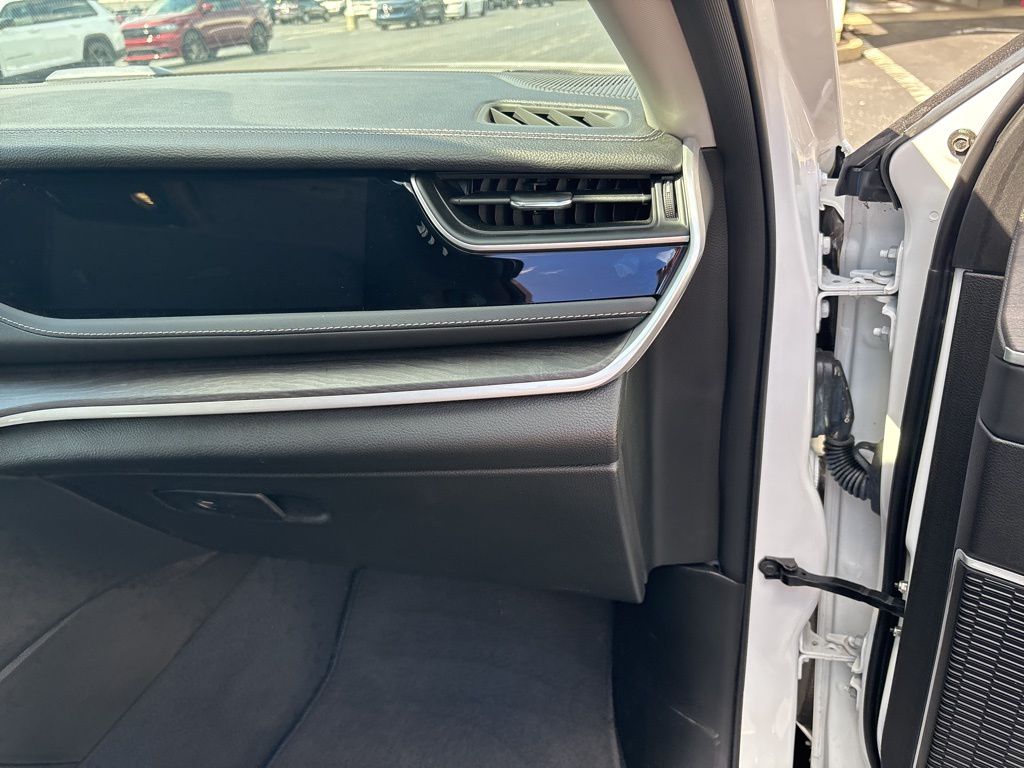 2023 Jeep Cherokee 4xe photo 19