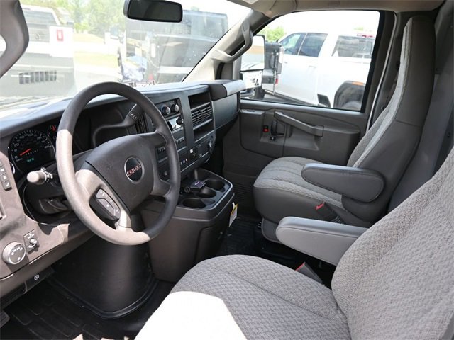 2024 Gmc Savana Cutaway 3500 photo 3
