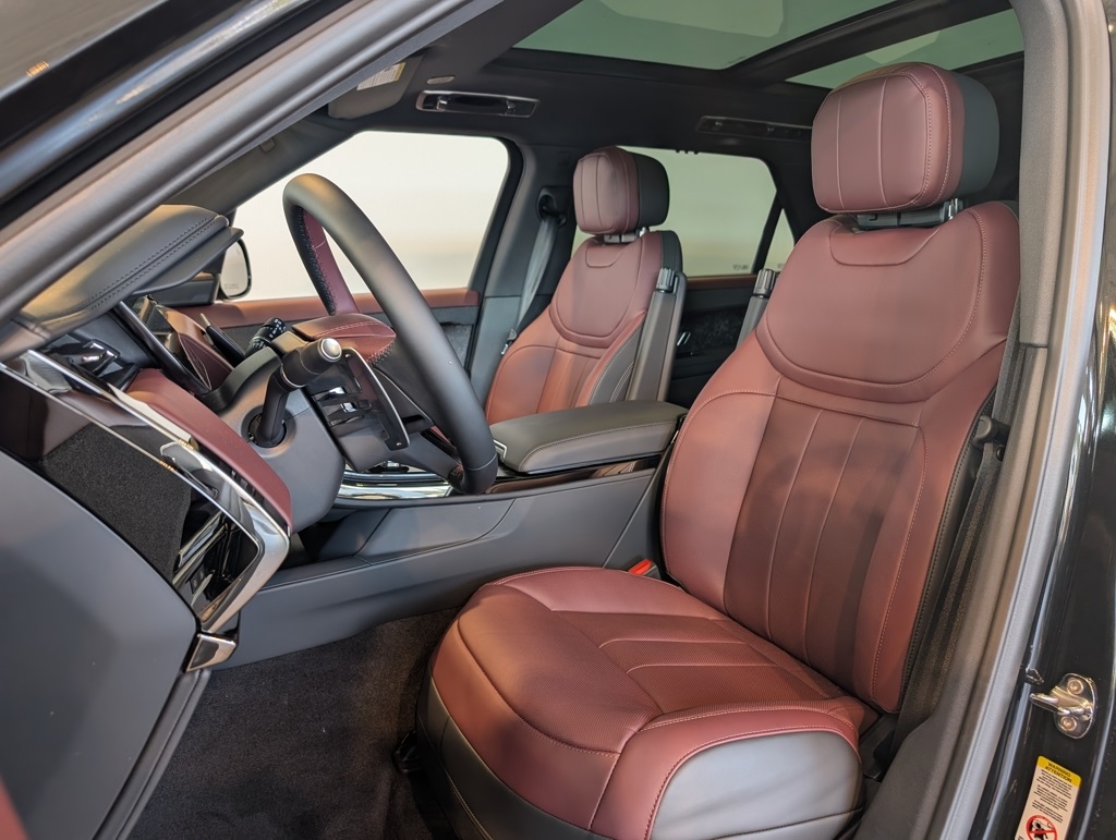 2025 Land Rover Range Rover Sport SE photo 10
