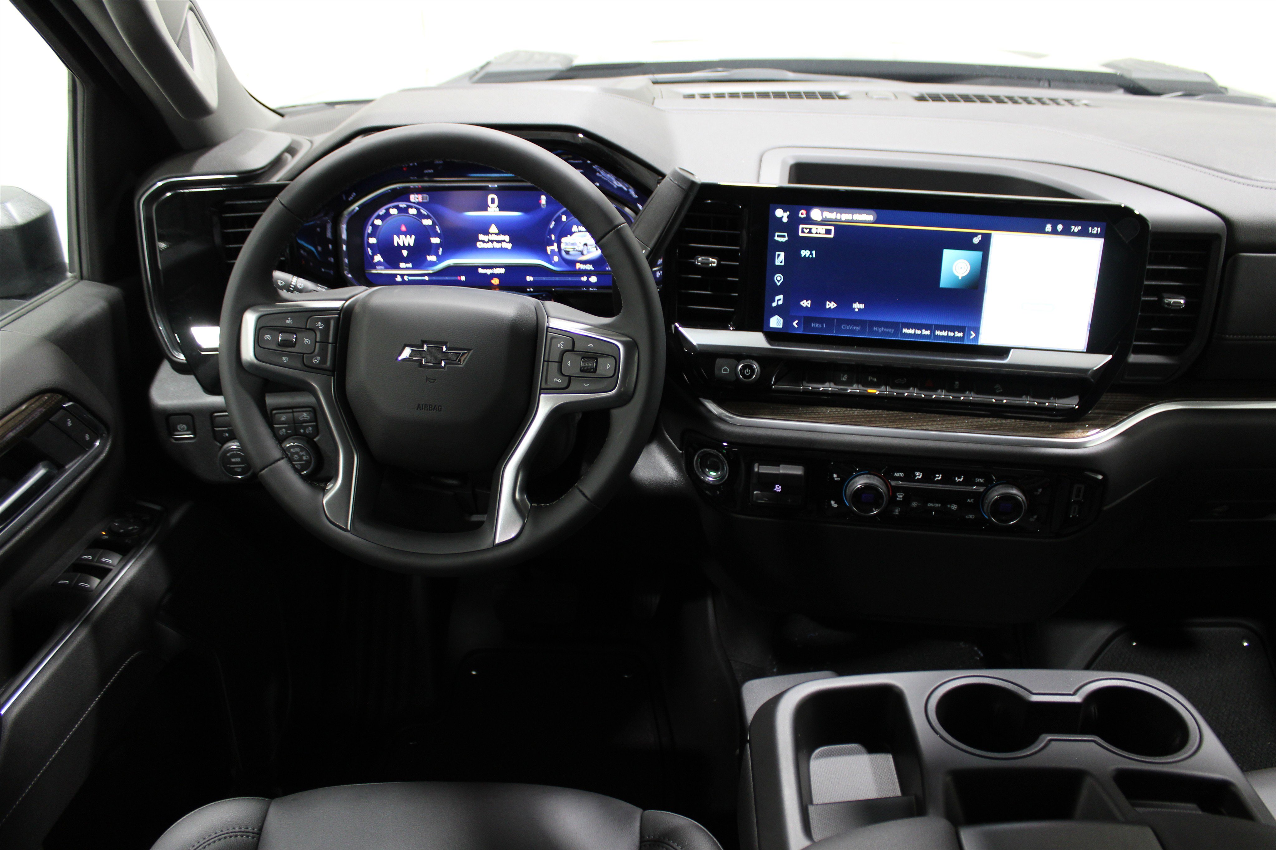 2025 Chevrolet Silverado 2500HD LT photo 2