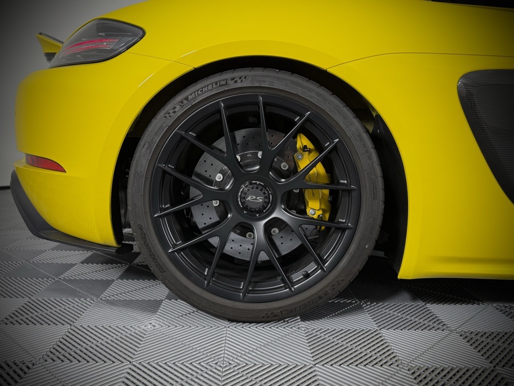 2024 Porsche Boxster Spyder photo 17