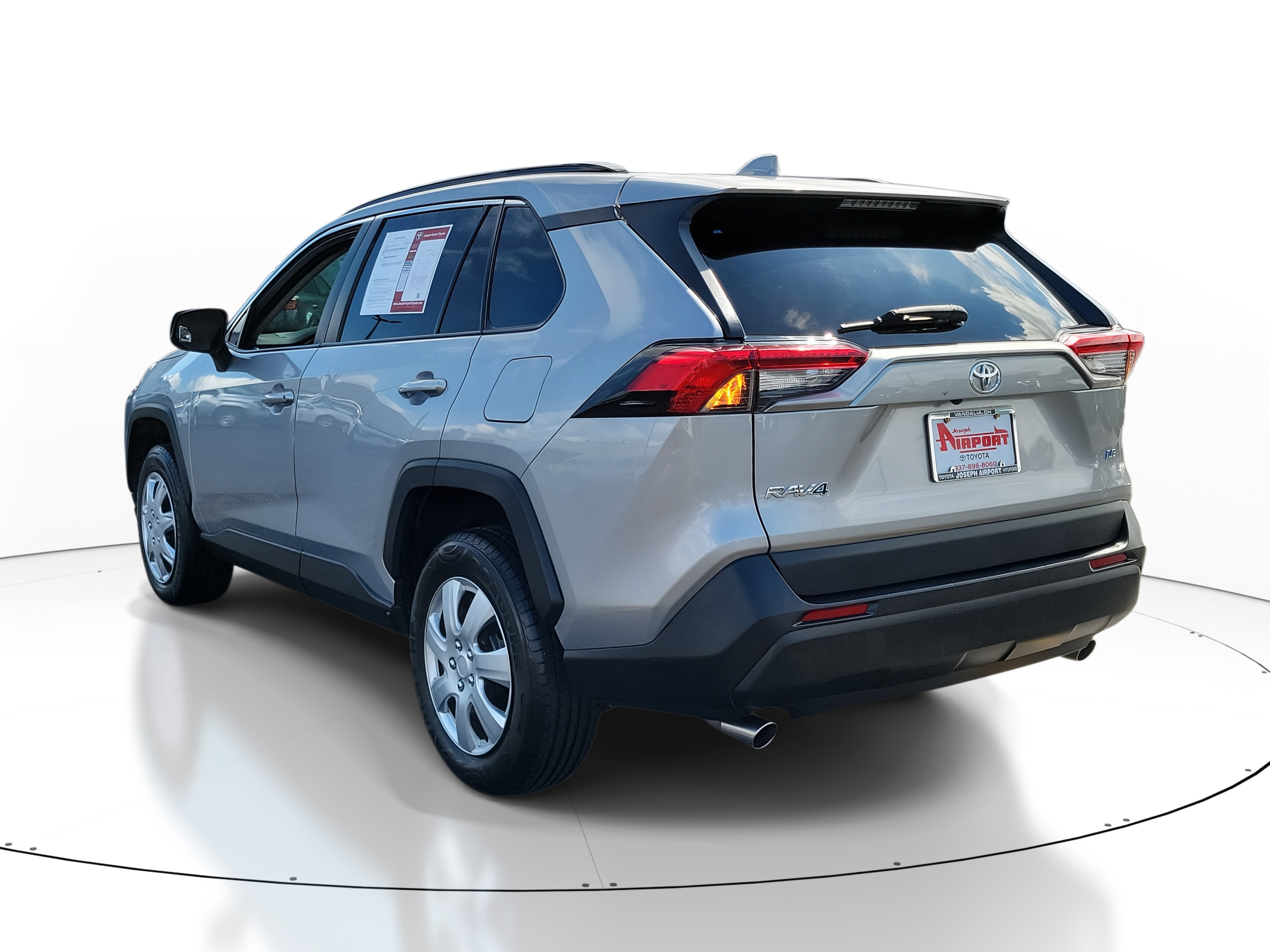 2020 Toyota RAV4 LE photo 2