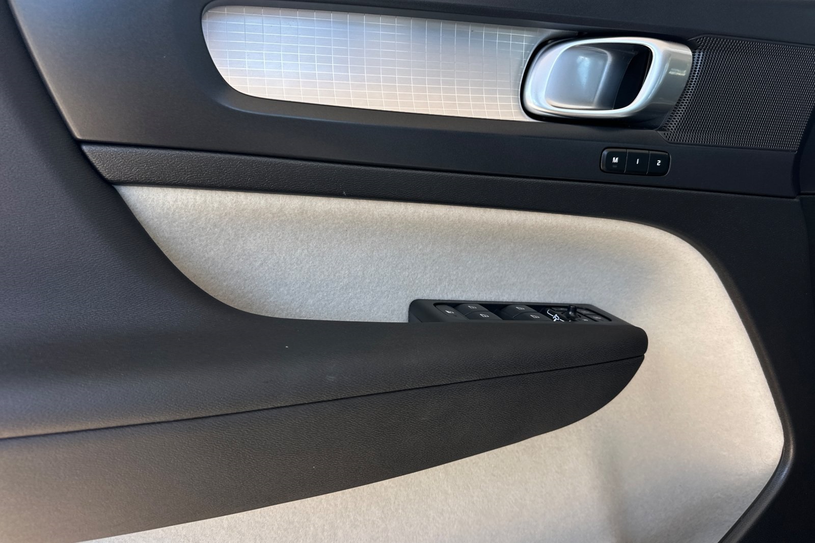 2022 Volvo XC40 Momentum photo 7