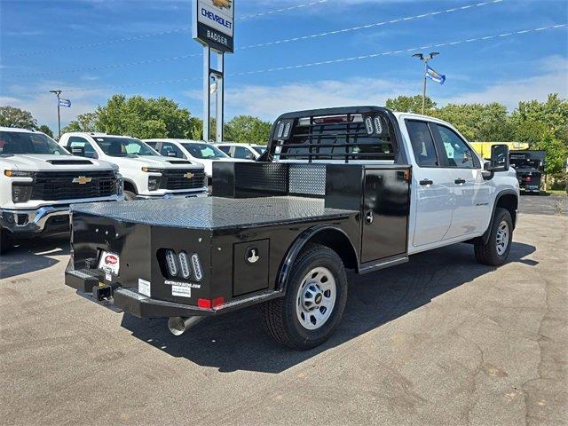 2025 Chevrolet Silverado 3500HD photo 2