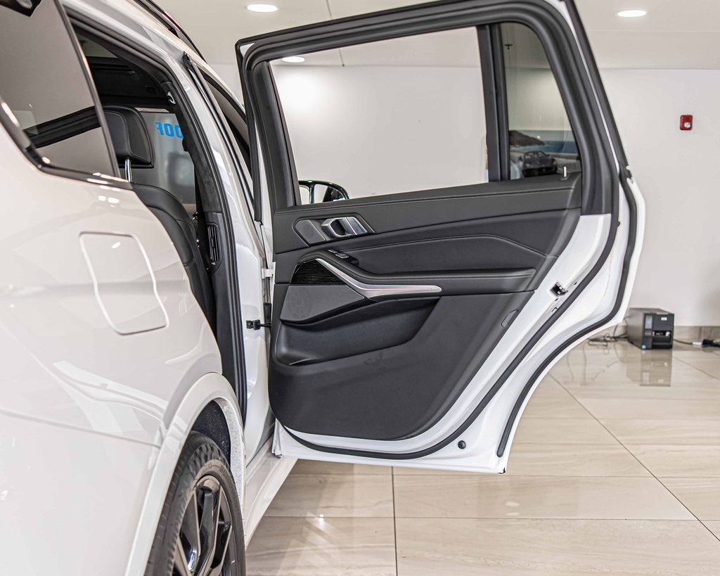 2025 BMW X7 - Image 44