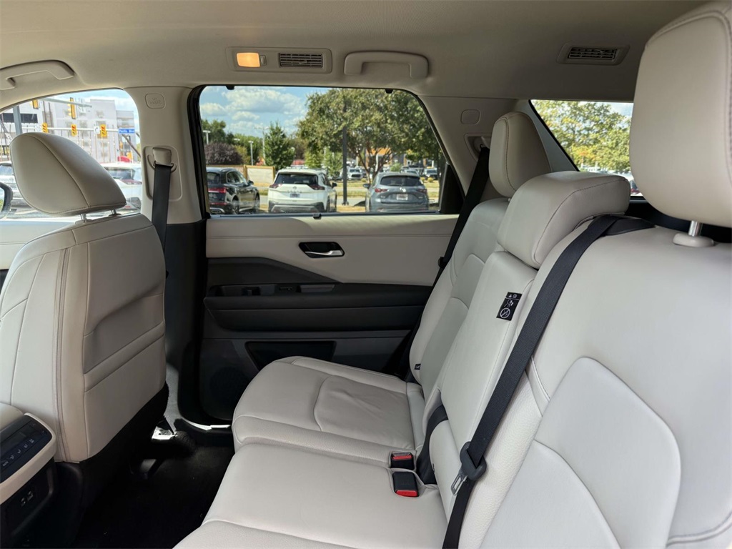 2023 Nissan Pathfinder SL photo 14