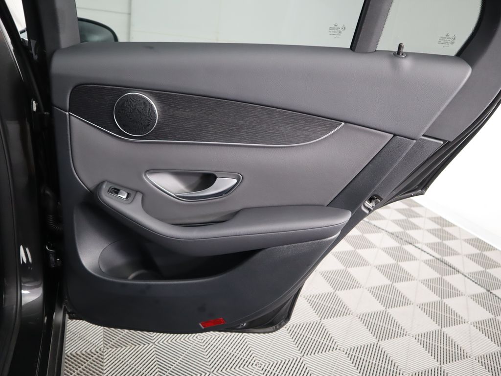 2022 Mercedes Benz GLC 300 photo 26