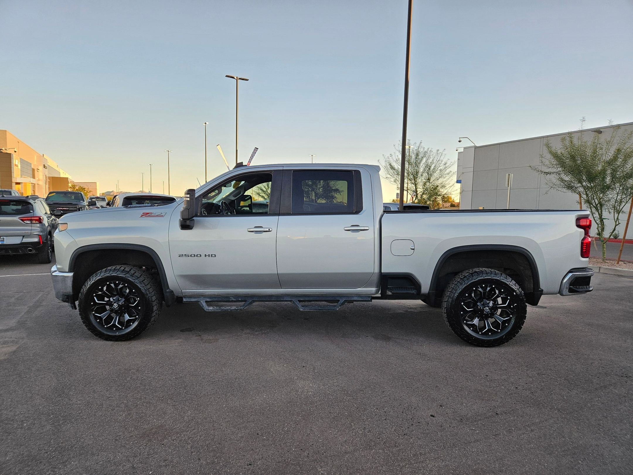 2022 Chevrolet Silverado 2500HD LT photo 2