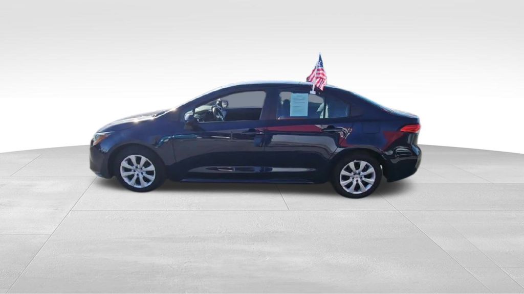 2025 Toyota Corolla LE photo 4