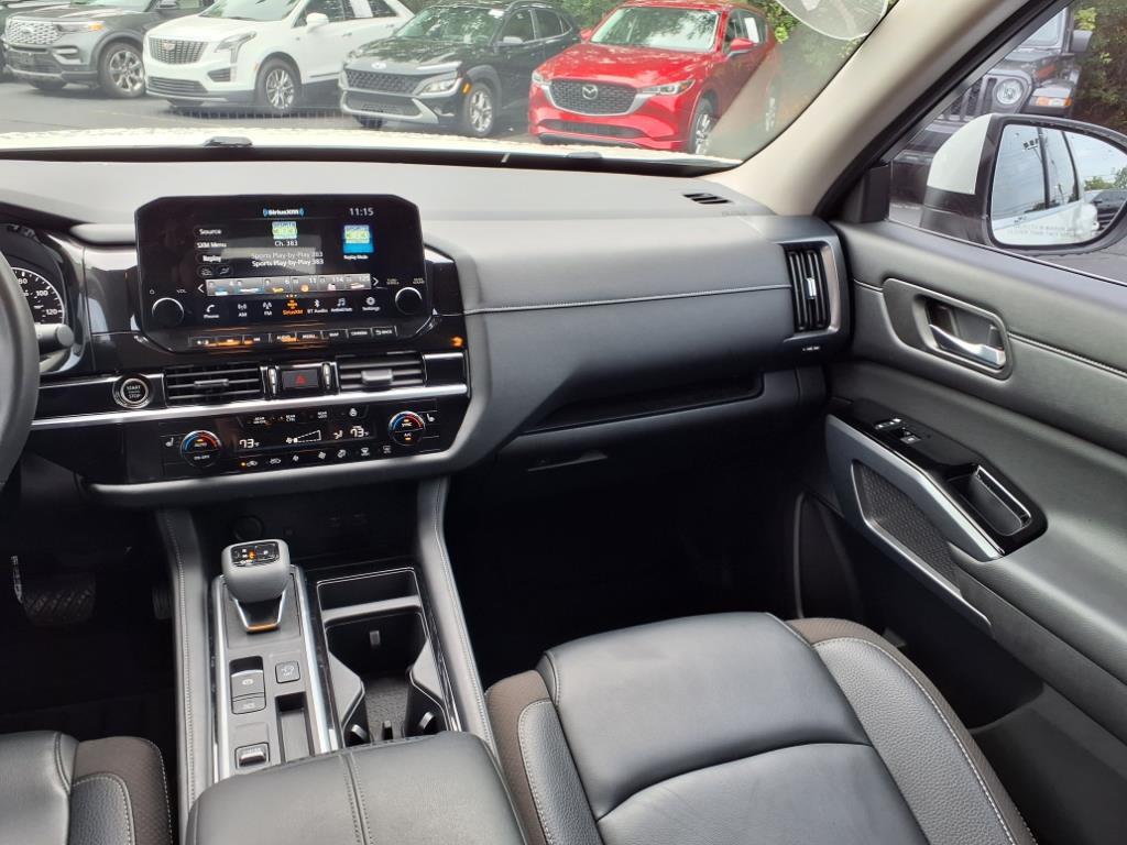 2023 Nissan Pathfinder SL photo 28