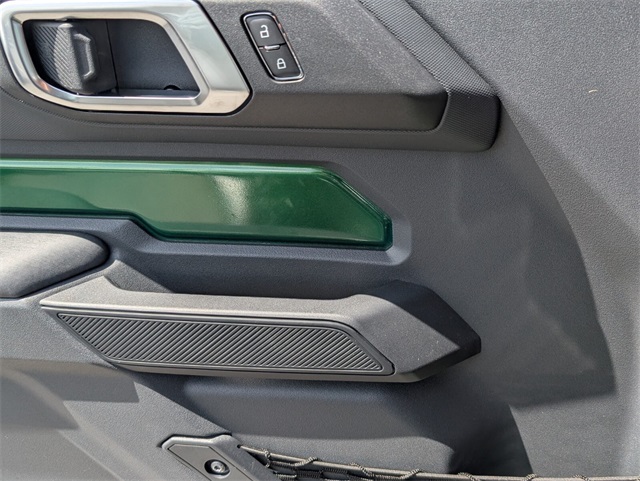 2025 Ford Bronco Base photo 12