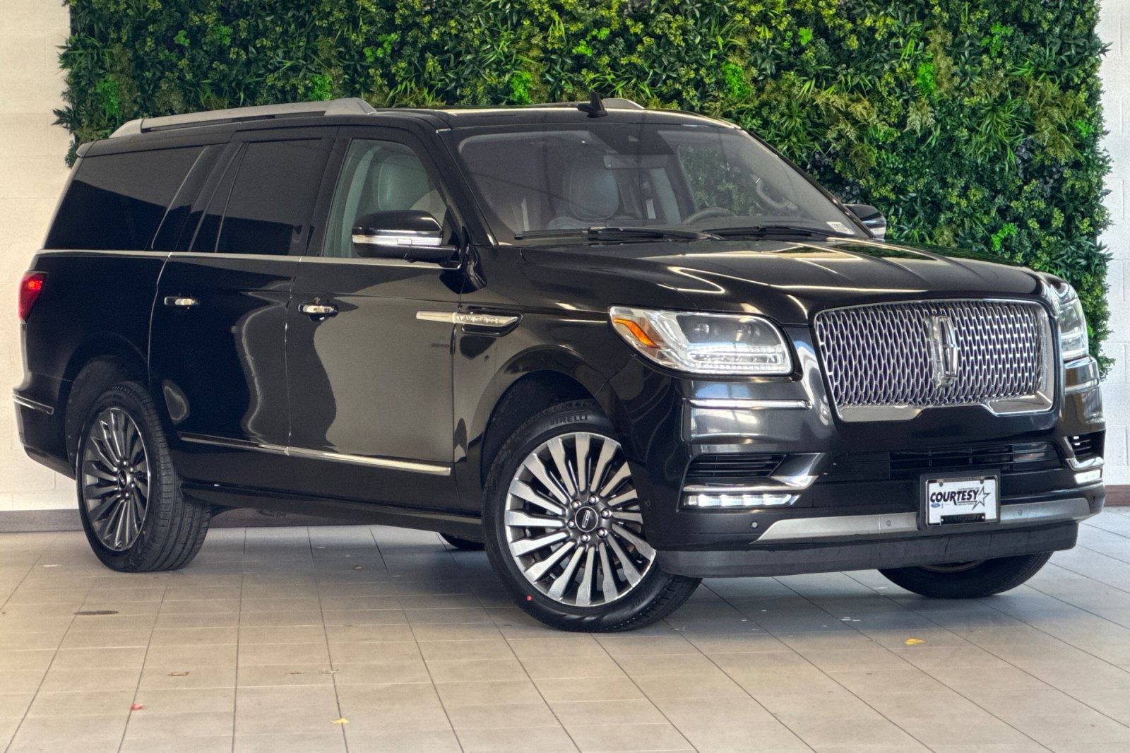 2019 Lincoln Navigator Reserve's photo