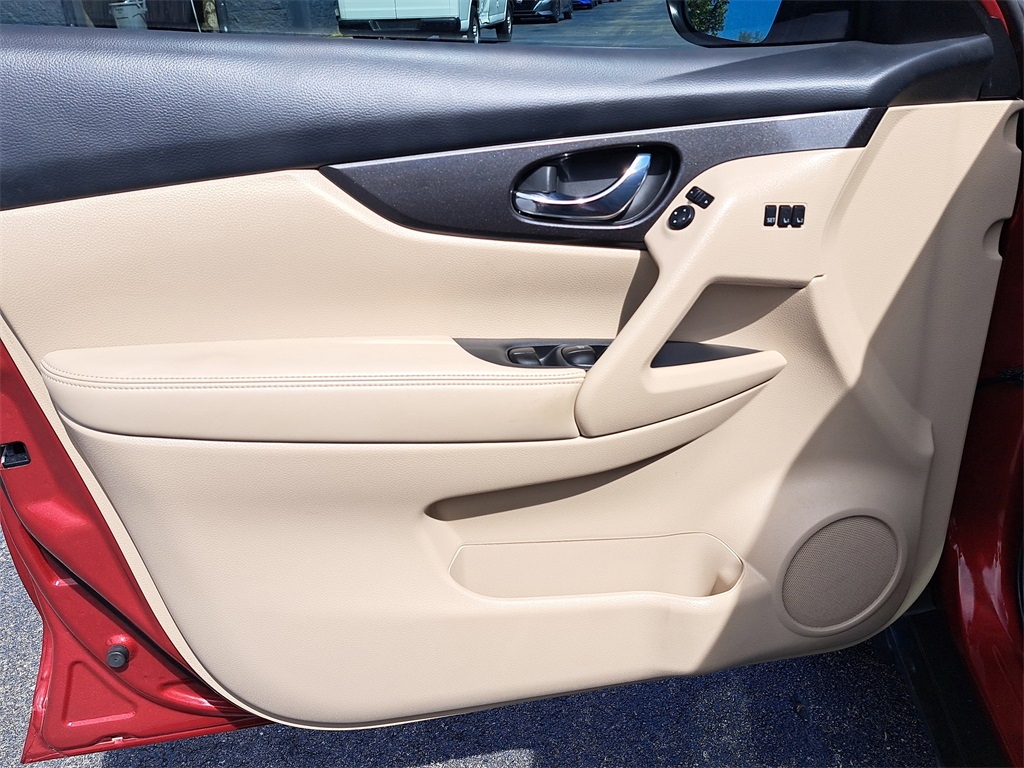 2018 Nissan Rogue SV photo 20