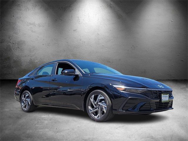 2025 Hyundai Elantra SEL Sport photo 2