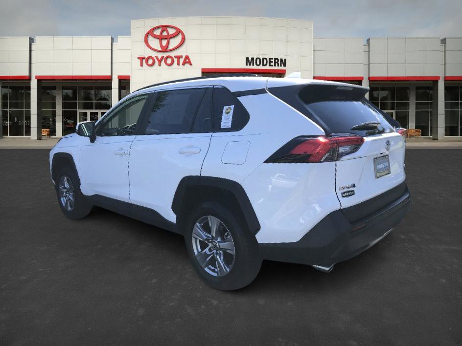 2023 Toyota RAV4 XLE photo 3