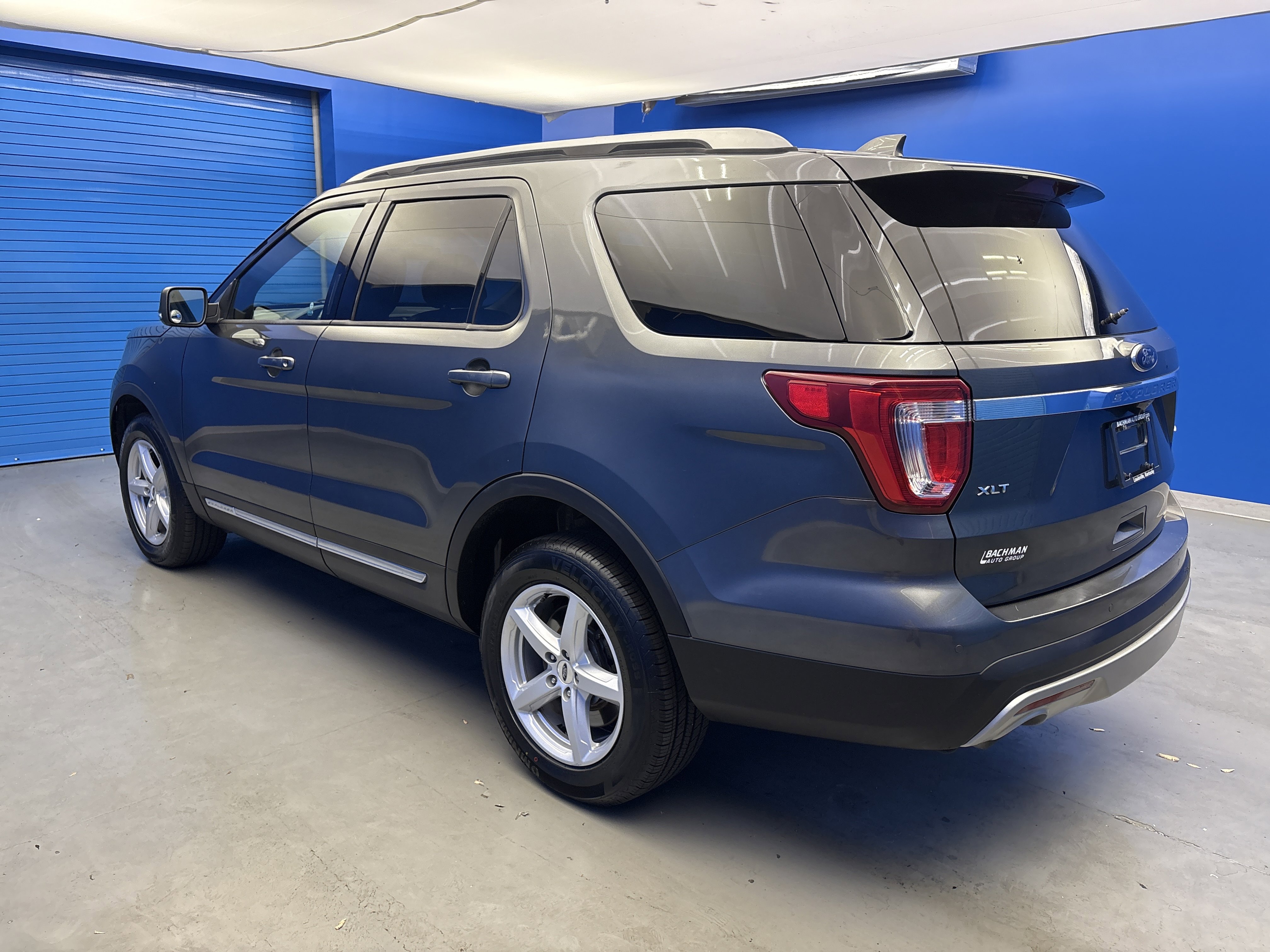 2017 Ford Explorer XLT photo 3