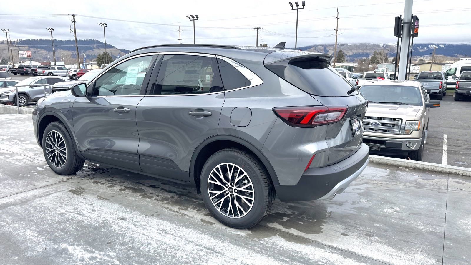 2025 Ford Escape Plug-In Hybrid photo 4