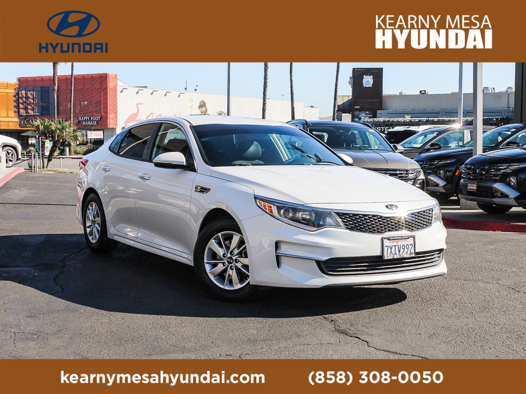 2017 Kia Optima LX's photo