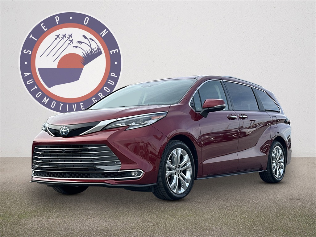 2023 Toyota Sienna Platinum's photo