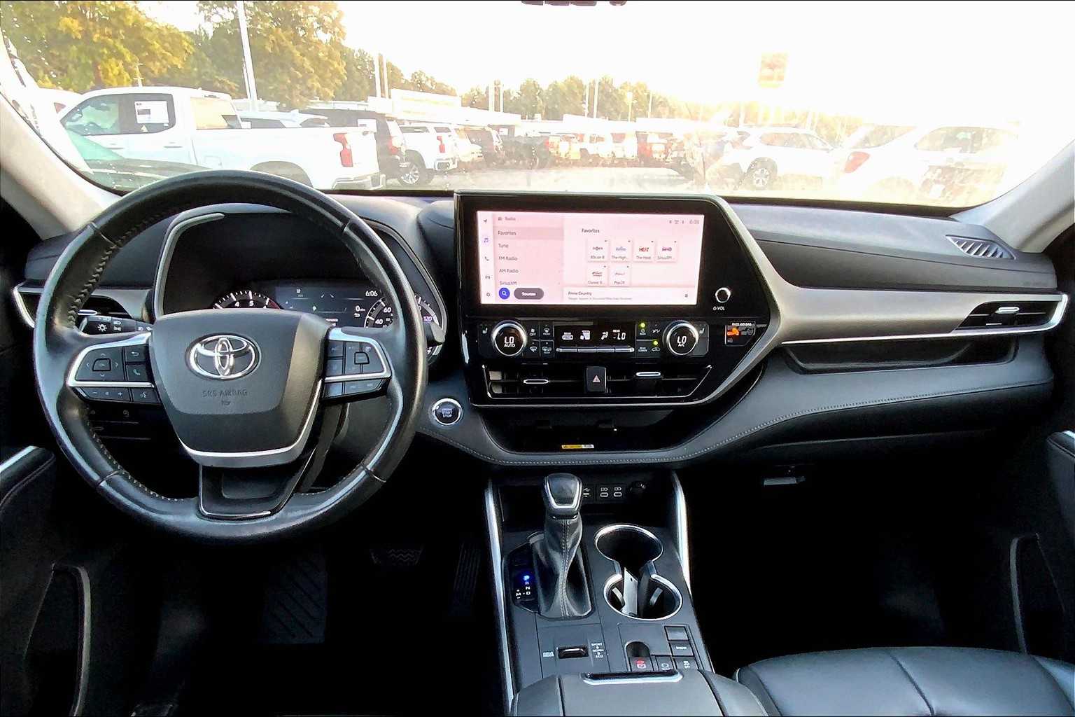 2023 Toyota Highlander XLE photo 14