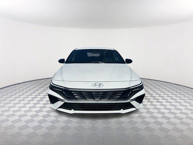 2025 Hyundai Elantra SEL Sport photo 2