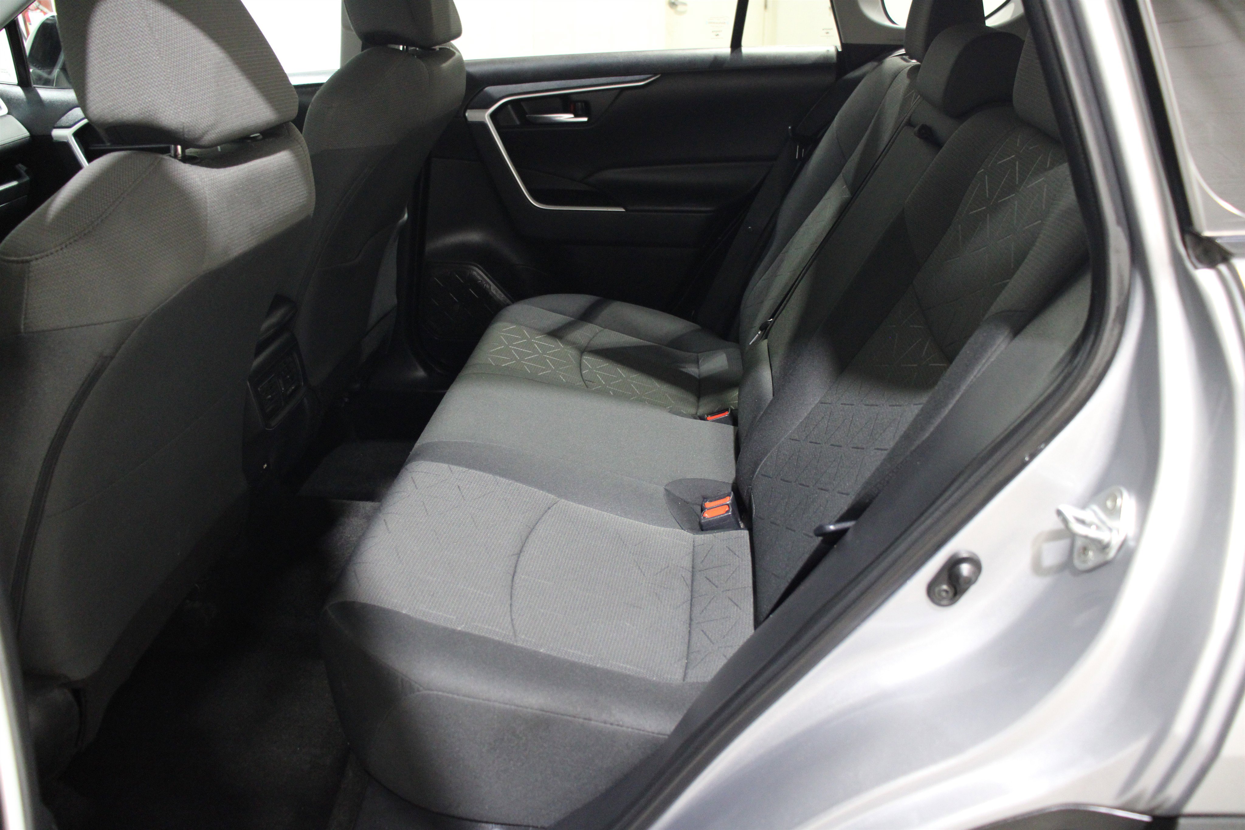 2021 Toyota RAV4 XLE photo 5