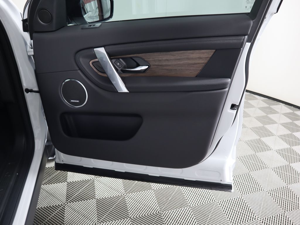2025 Land Rover Discovery Sport S photo 26