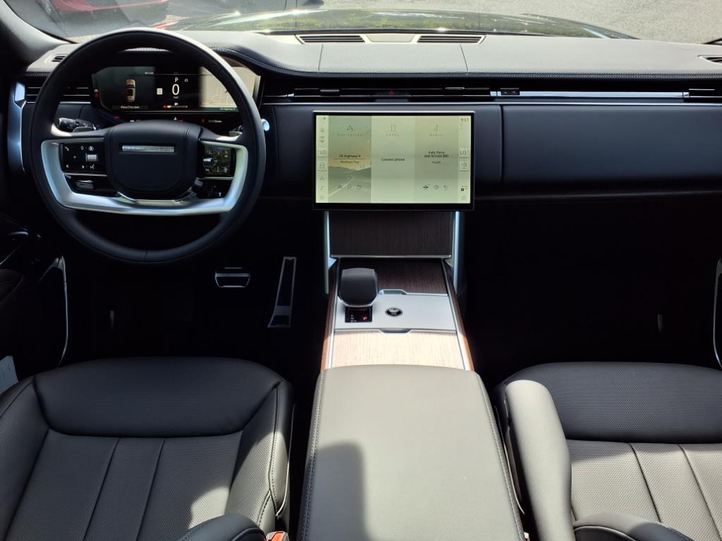 2025 Land Rover Range Rover SE photo 4