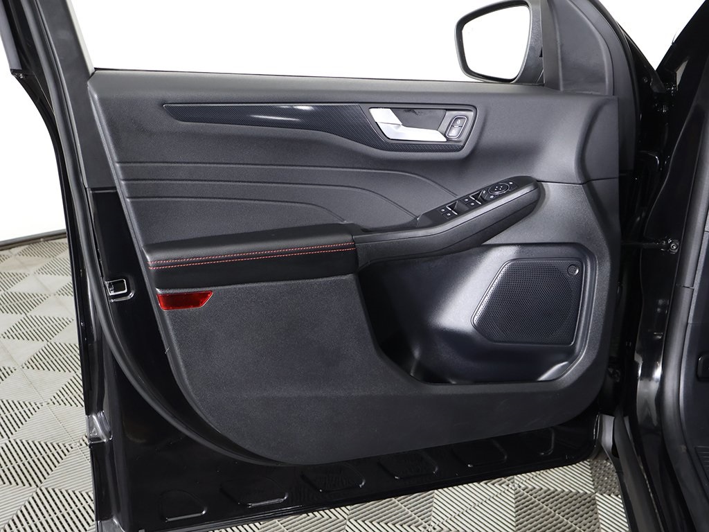 2025 Ford Escape Hybrid ST-Line Select photo 19
