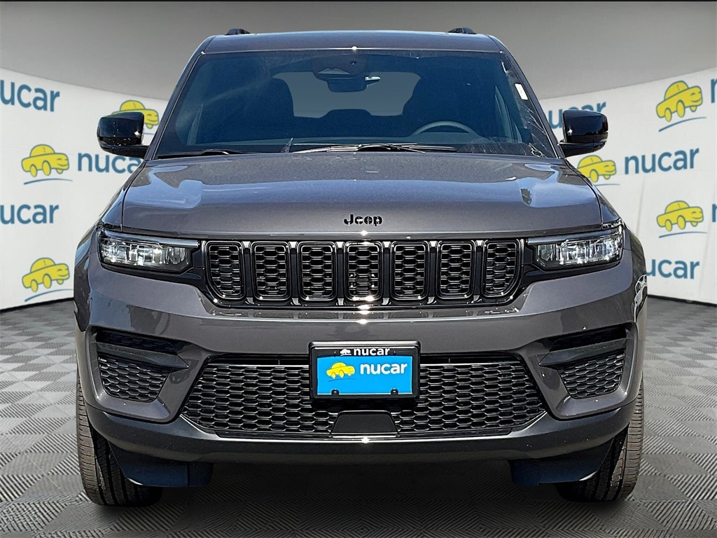 2025 Jeep Grand Cherokee Altitude photo 2