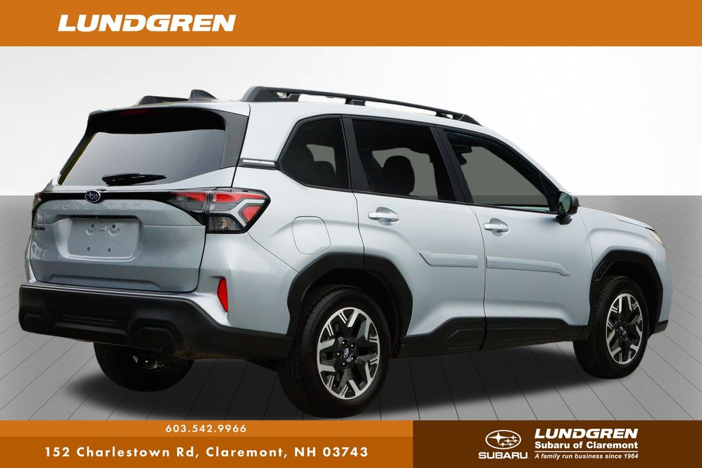 2025 Subaru Forester Premium photo 3