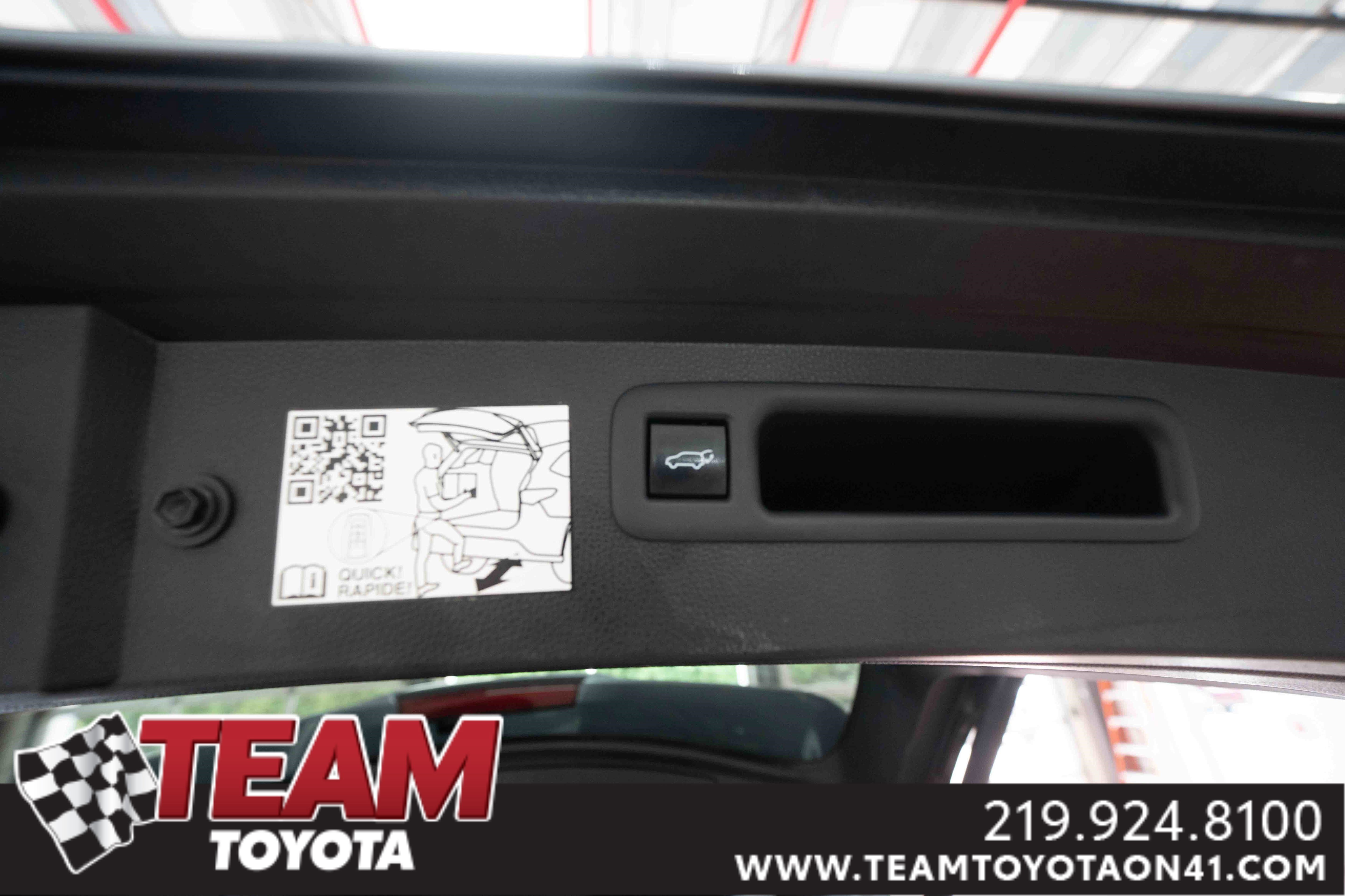 2023 Toyota Highlander Hybrid Limited photo 10