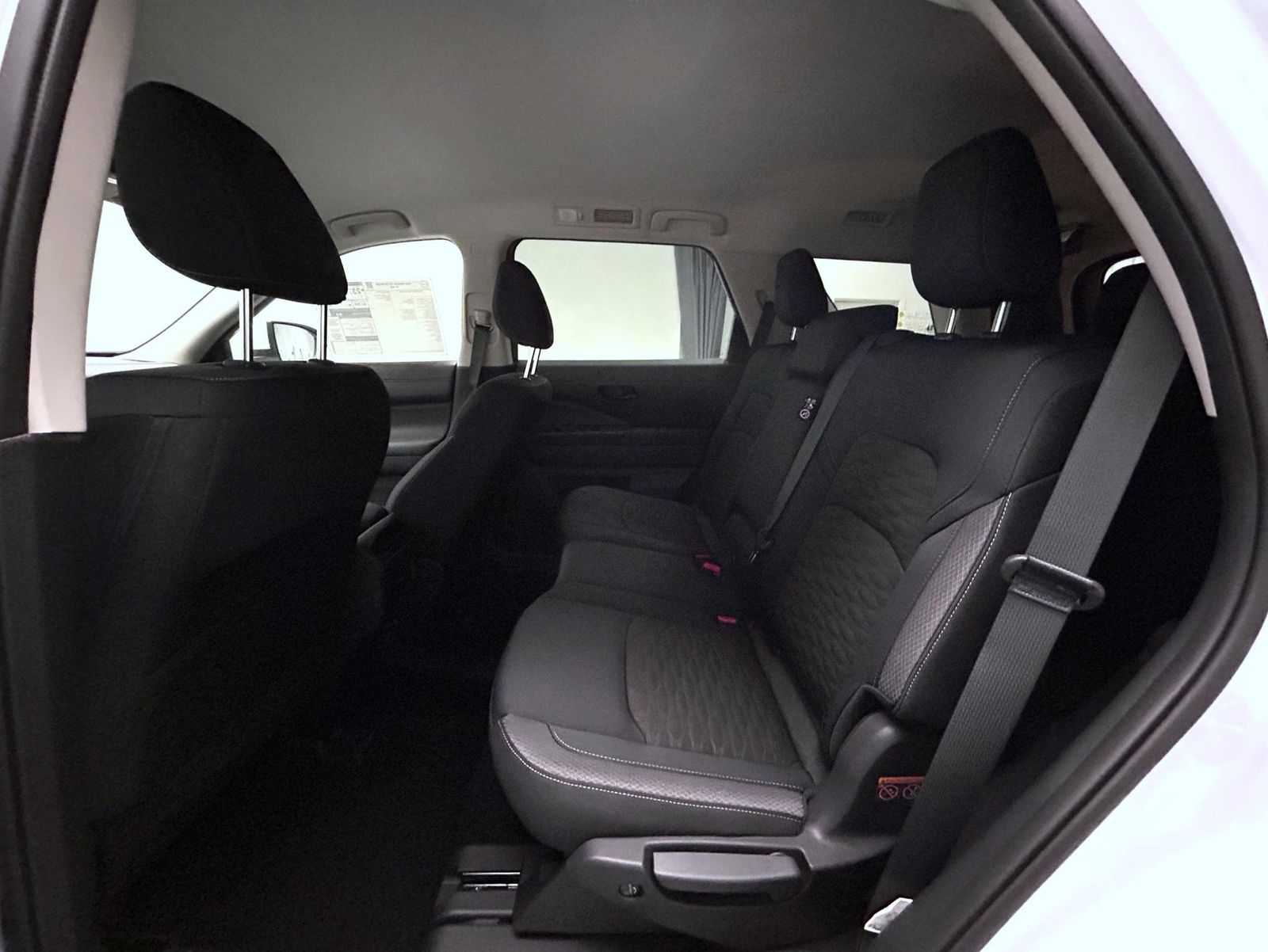 2025 Nissan Pathfinder SV photo 11