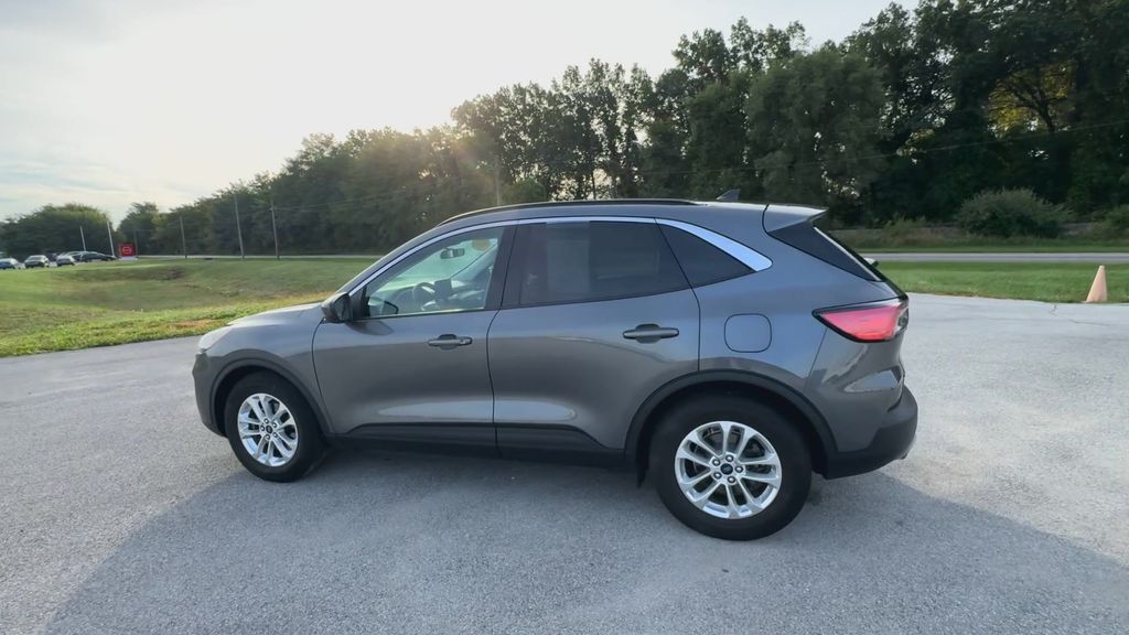 2021 Ford Escape SE photo 6