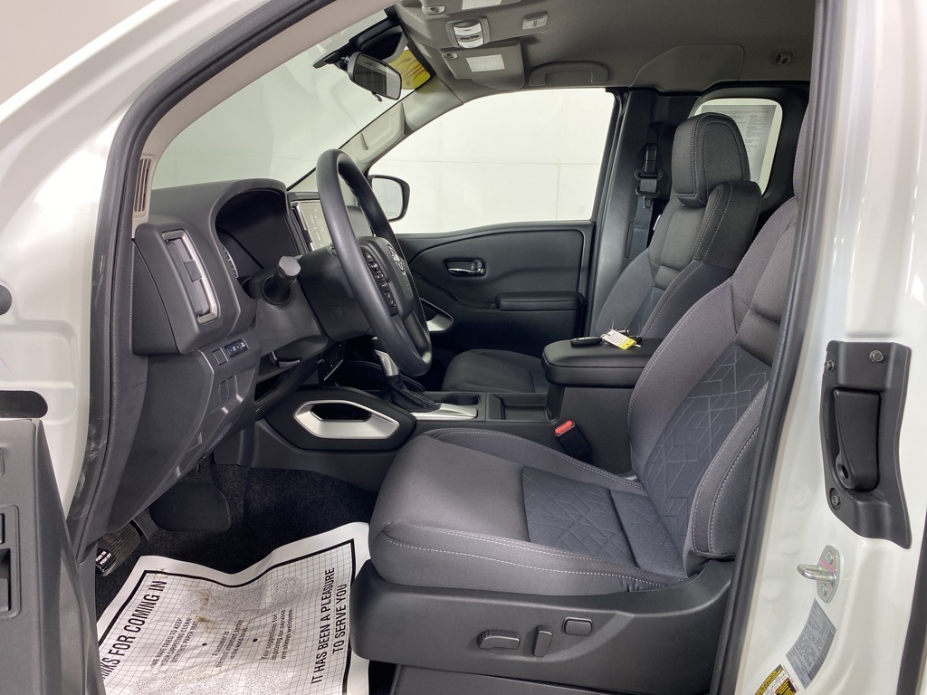 2025 Nissan Frontier SV photo 9