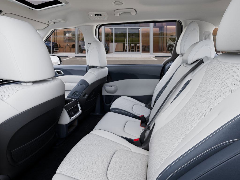 2026 Kia Carnival SX photo 18