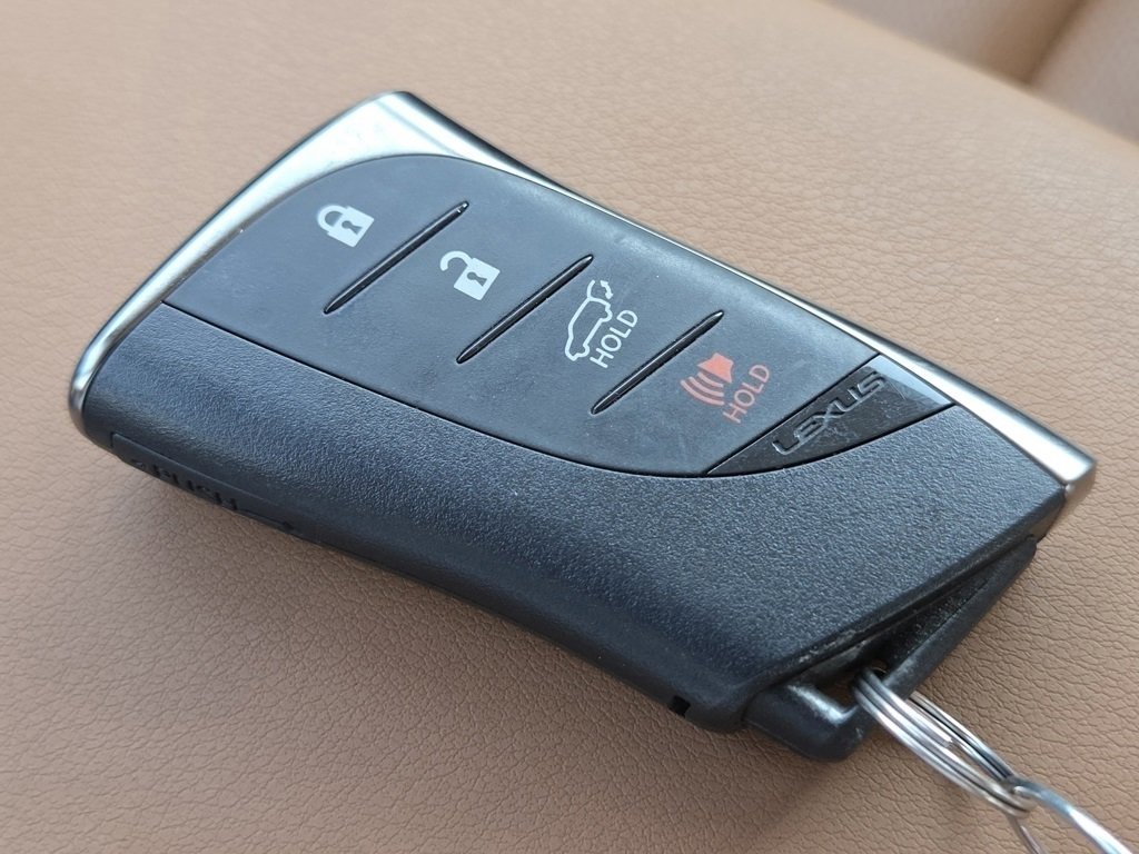 2020 Lexus UX 250h Premium photo 34