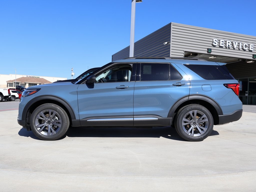 2025 Ford Explorer photo 2