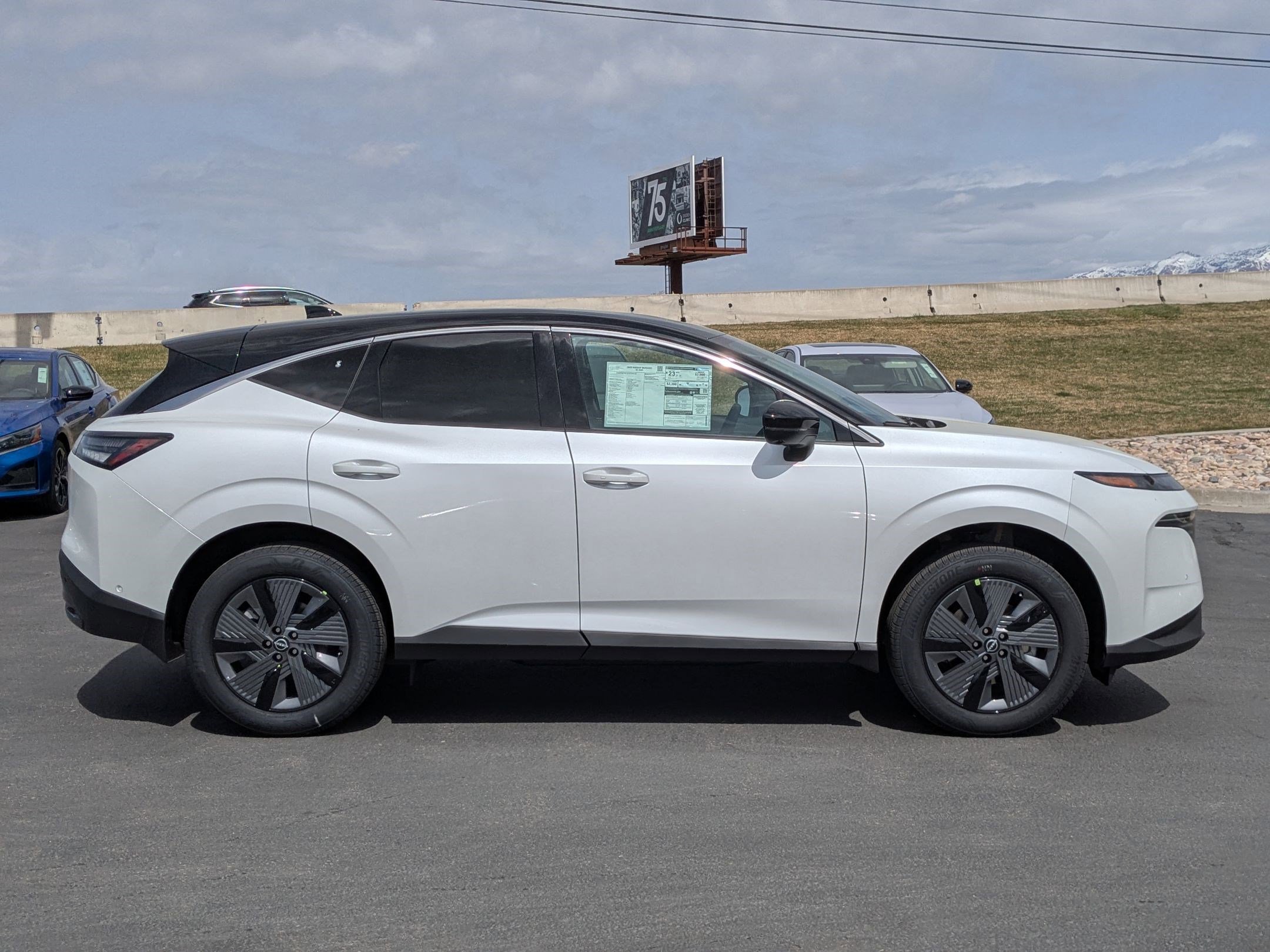 2025 Nissan Murano SL photo 2