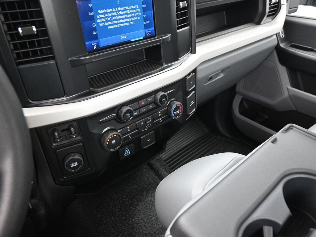 2025 Ford F-450 photo 18