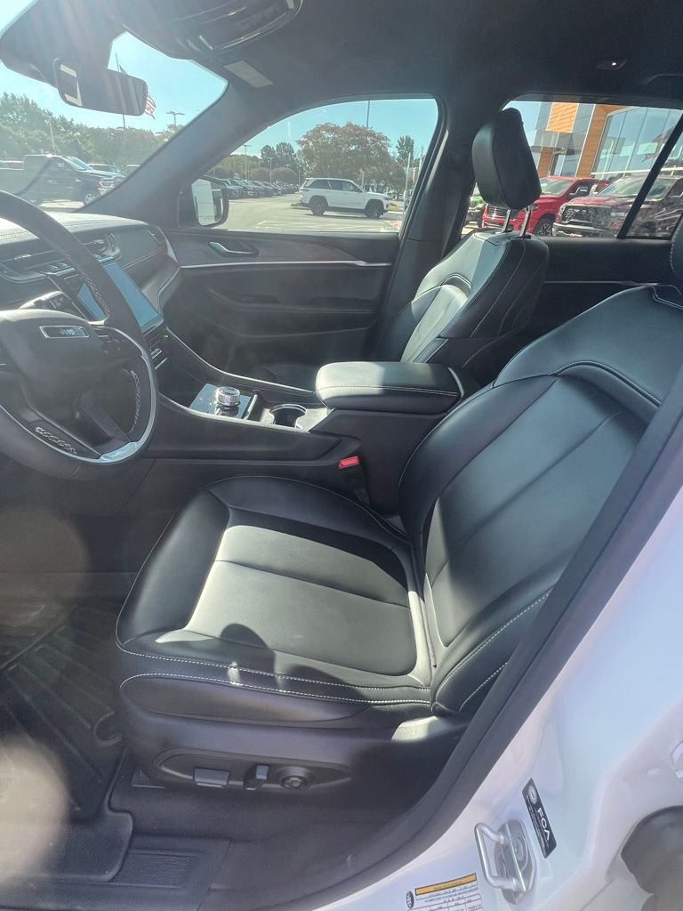2025 Jeep Grand Cherokee Limited photo 12