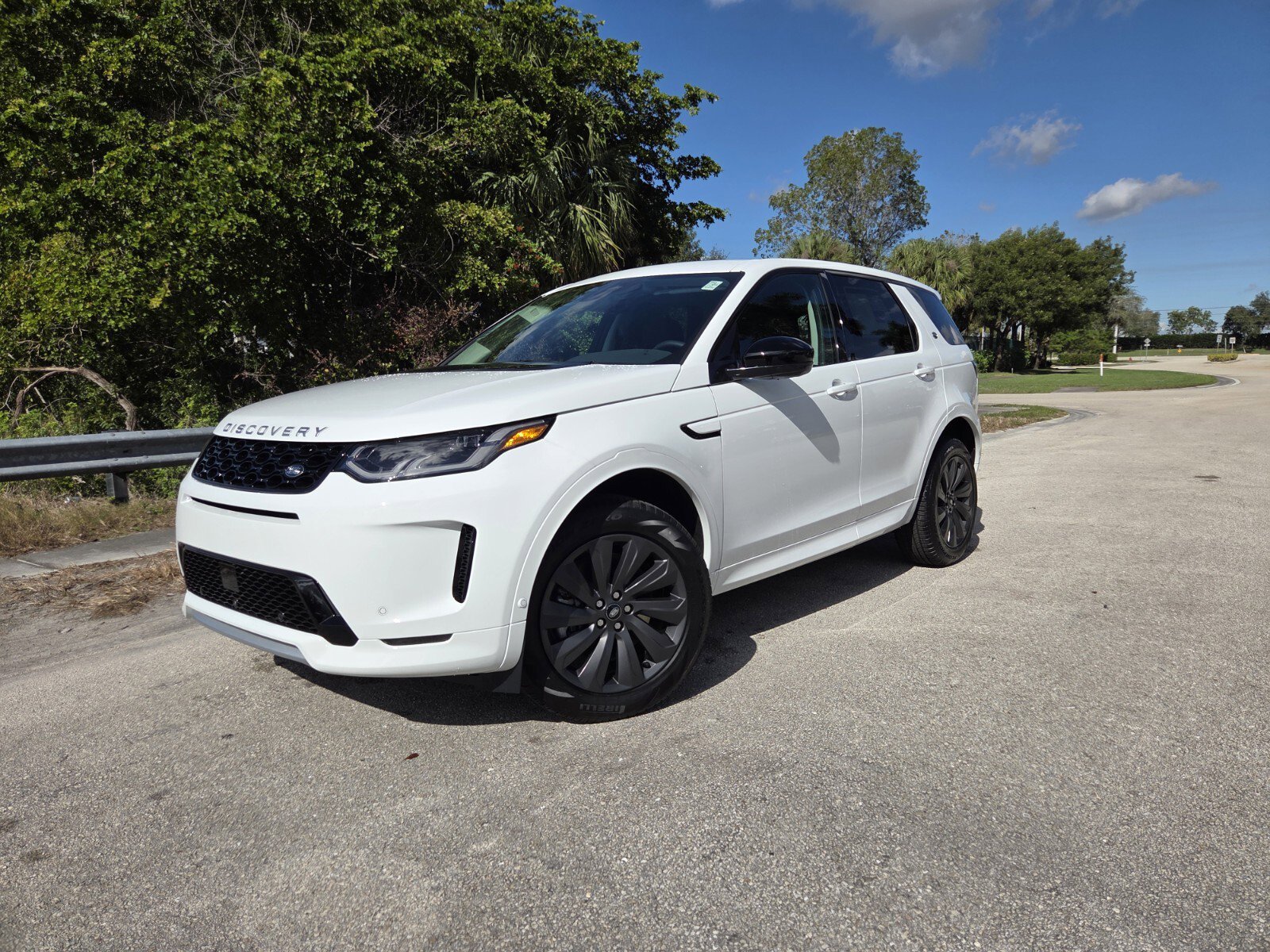 2025 Land Rover Discovery Sport S's photo