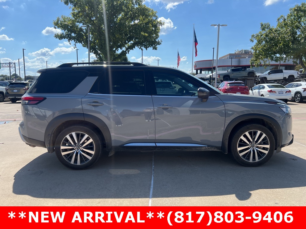 2022 Nissan Pathfinder Platinum photo 4