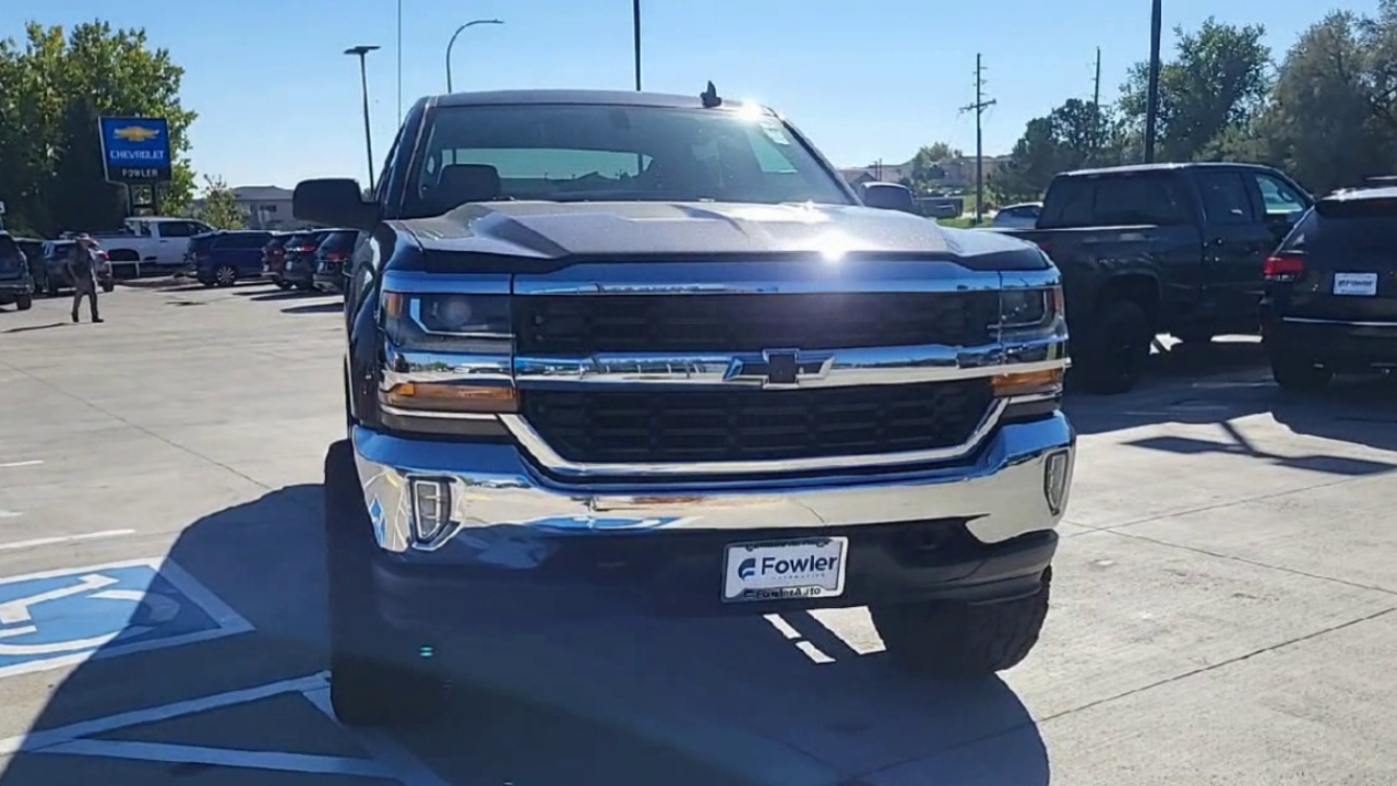 2016 Chevrolet Silverado 1500 LT photo 4