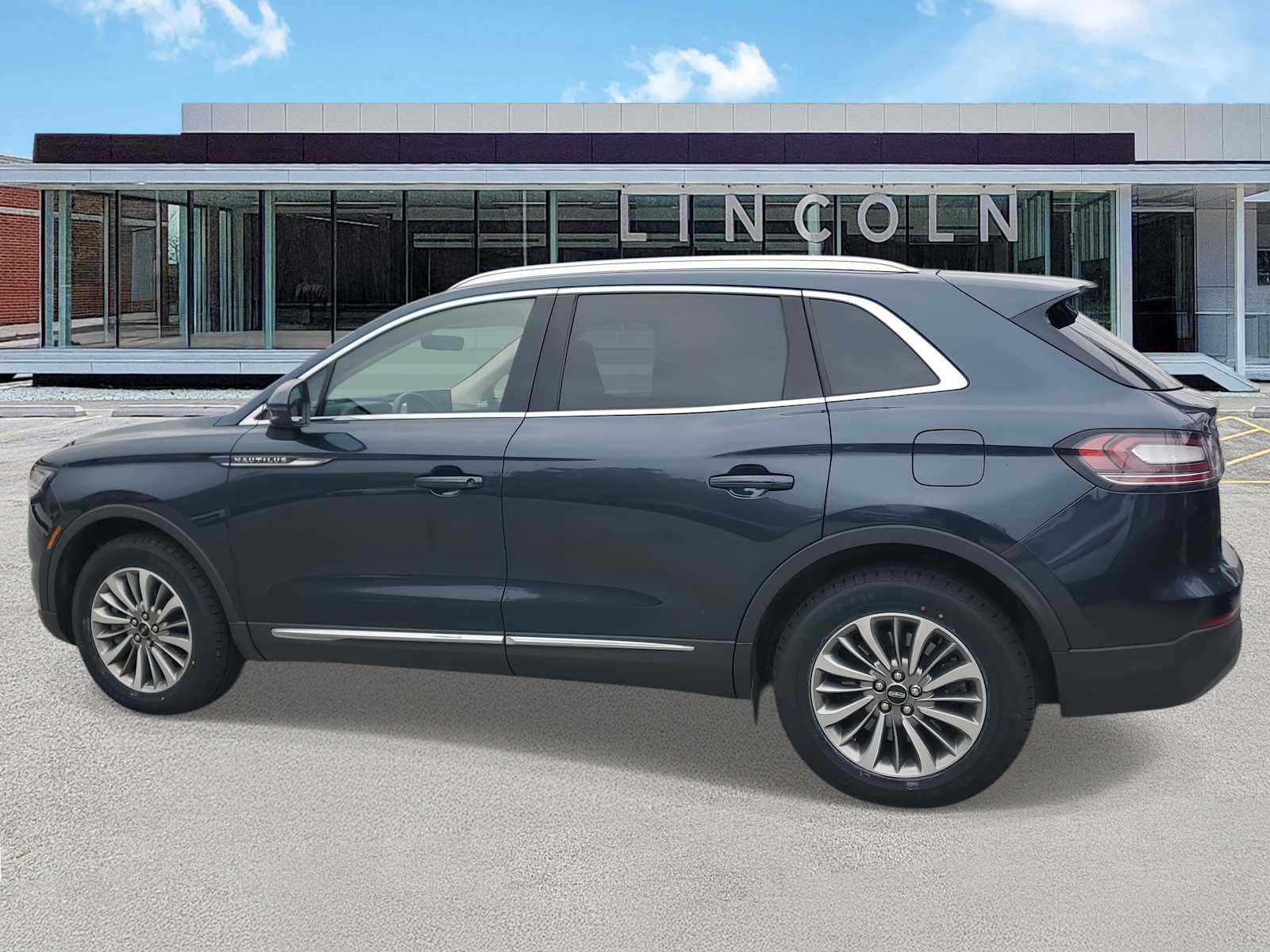 2022 Lincoln Nautilus Reserve photo 2