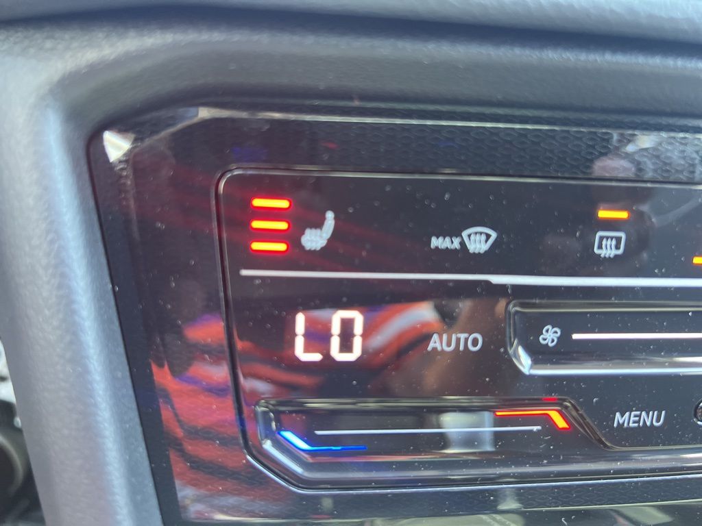 2025 Volkswagen Taos SE photo 23