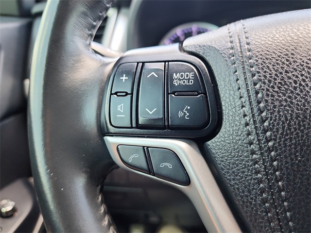 2019 Toyota Highlander LE Plus photo 25