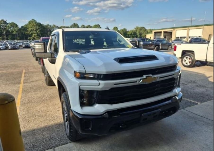 2024 Chevrolet Silverado Custom photo 3