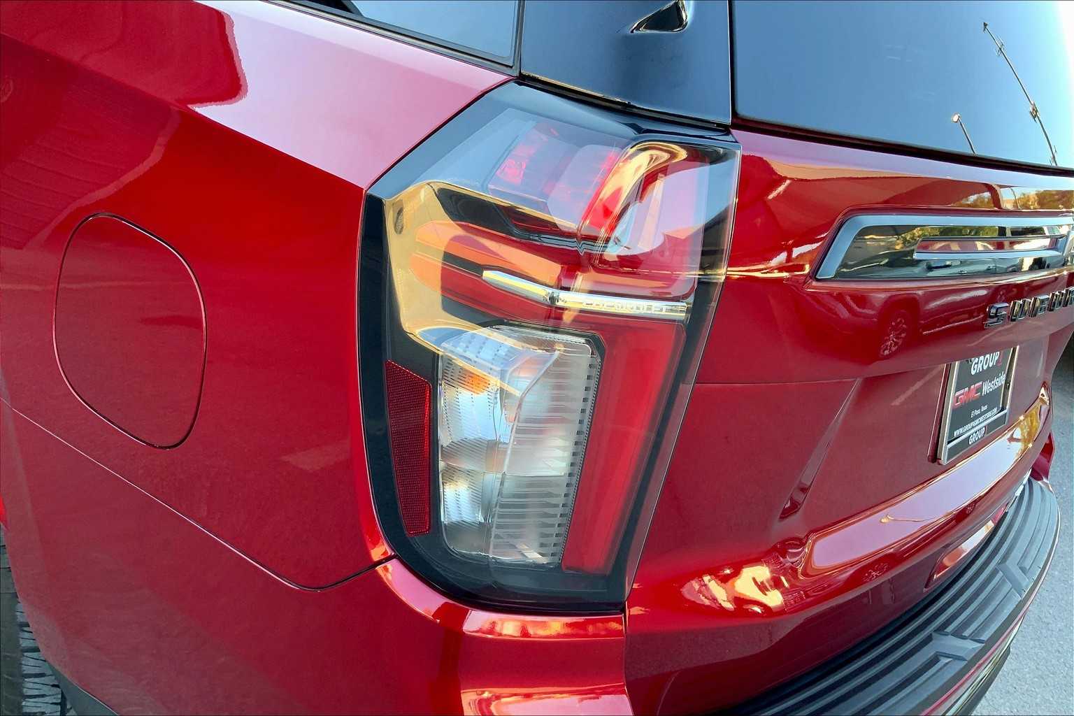 2022 Chevrolet Suburban RST photo 28