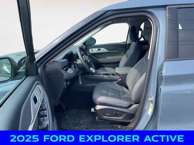2025 Ford Explorer photo 9
